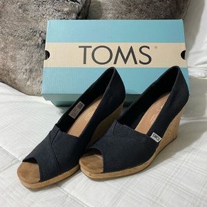 Black woven Toms wedges